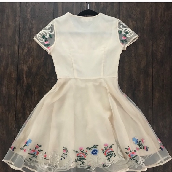 ChicWish Garden Dress beautifully embroidered - Picture 6 of 6